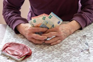 euros ilikiomenoi